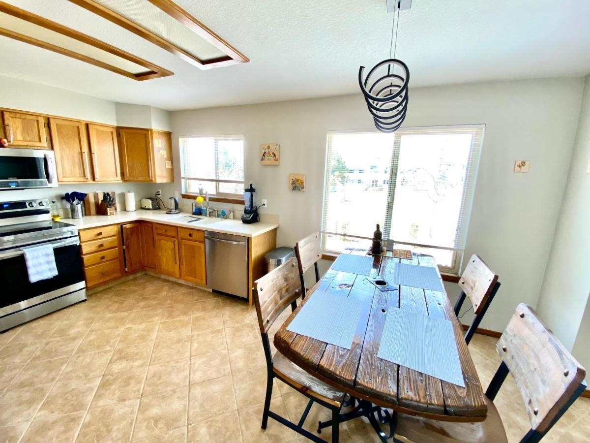 Artsy Home Close To Usafa With Fireplace And Patio Колорадо Спрингс Екстериор снимка